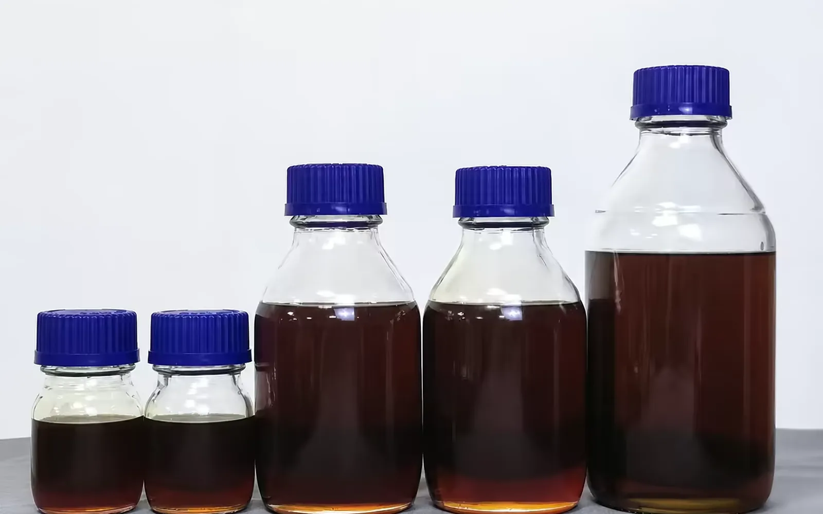 Supercritical CO2 extracted agarwood essential oil wholesale