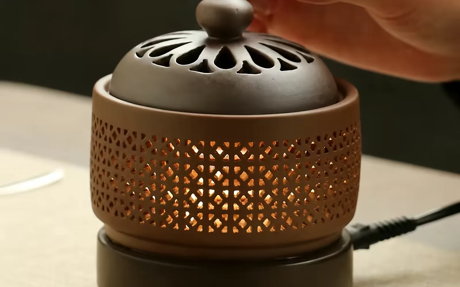 Temperature controlled electric agarwood incense burner wholesale